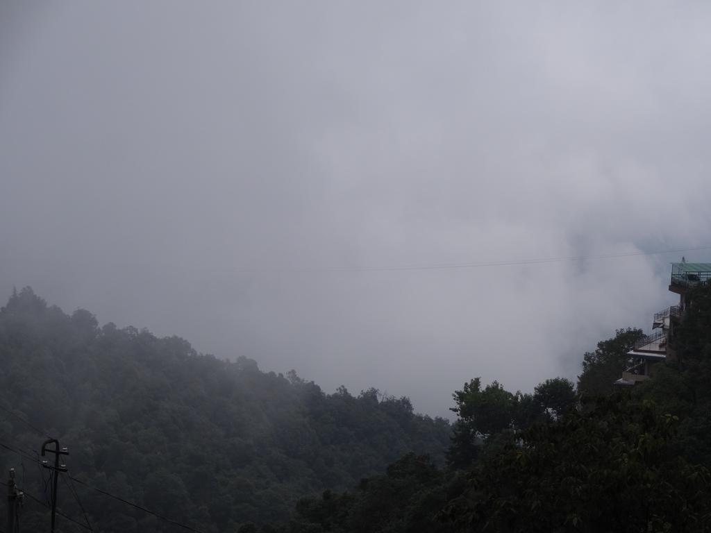 Hotel Ratan Dehradun Buitenkant foto