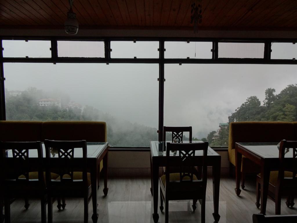 Hotel Ratan Dehradun Buitenkant foto