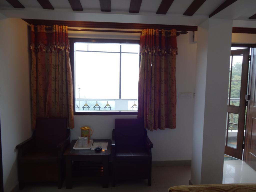 Hotel Ratan Dehradun Buitenkant foto