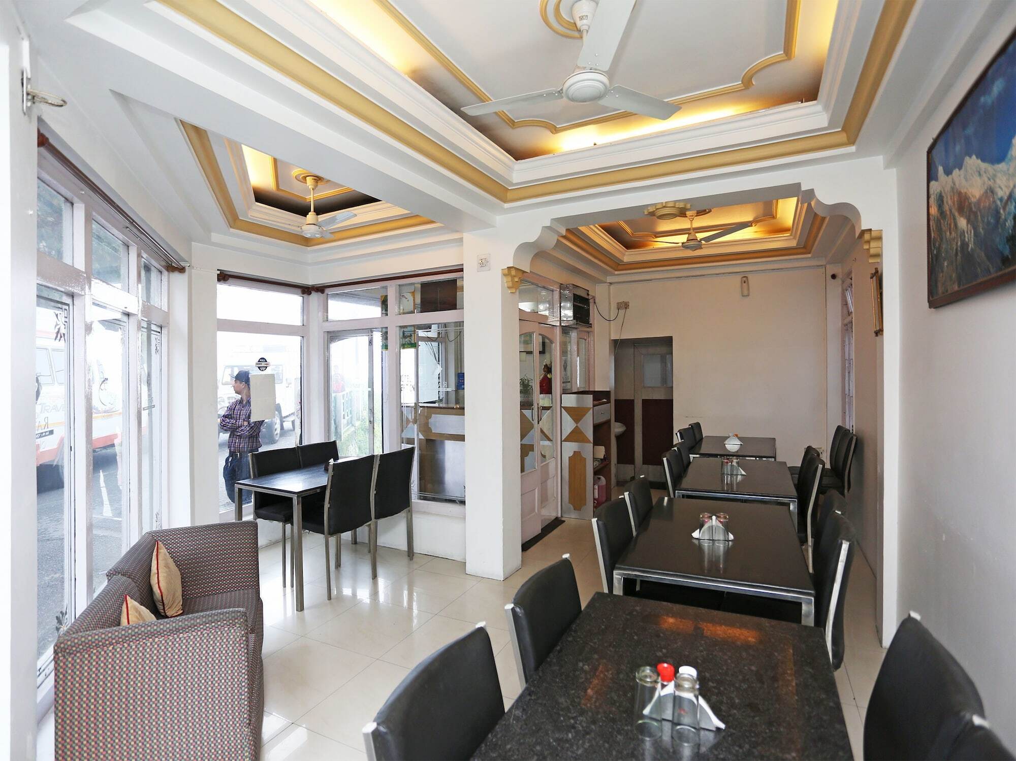 Hotel Ratan Dehradun Buitenkant foto